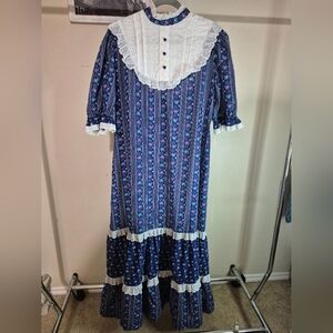 Vintage-Inspired Blue Long Sleeve Dress with Lace Accents